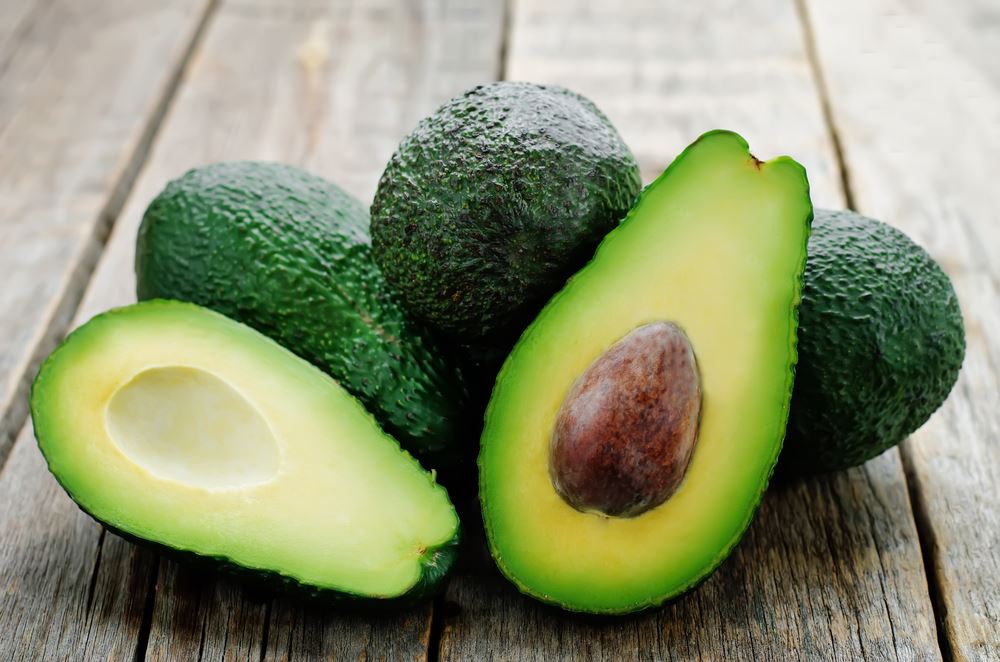 avocats-frais Avocats frais coupés avec noyau